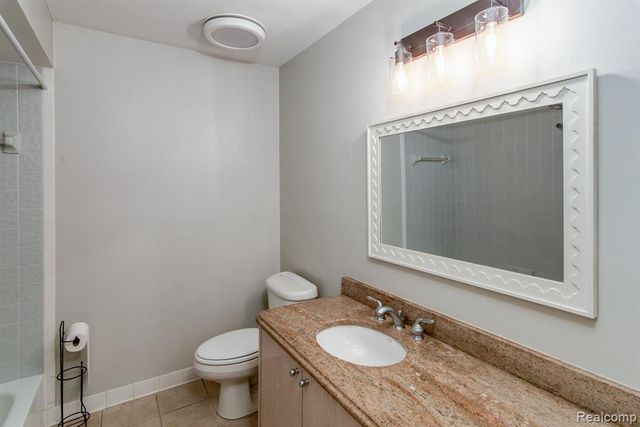 6598 Maple Lakes Drive, West Bloomfield, MI 48322