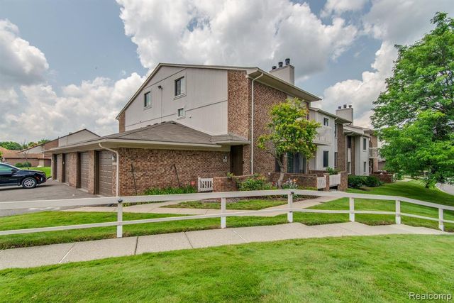 6598 Maple Lakes Drive, West Bloomfield, MI 48322