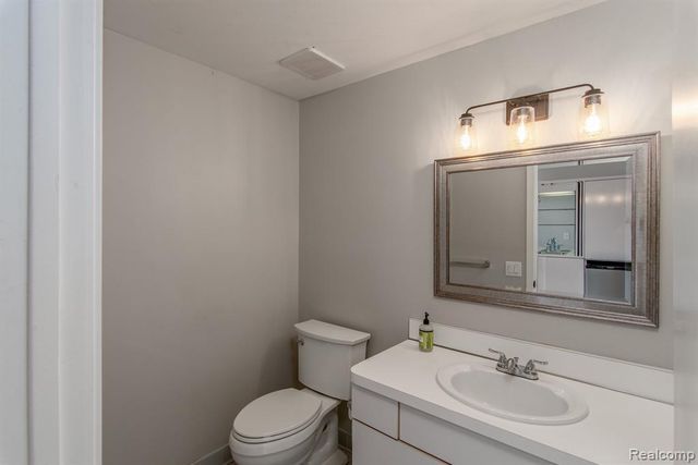 6598 Maple Lakes Drive, West Bloomfield, MI 48322