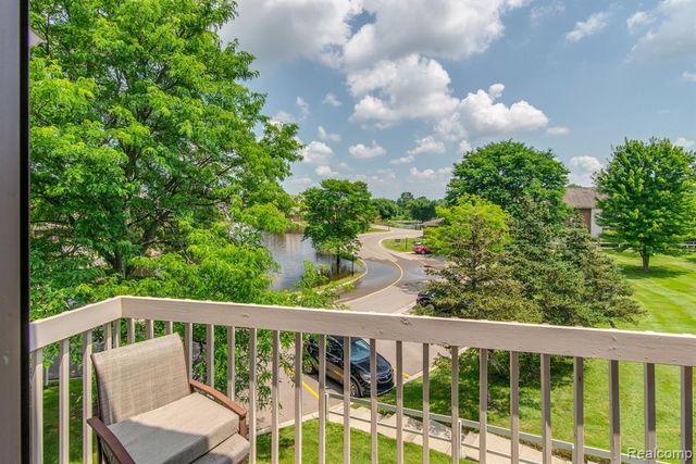 6598 Maple Lakes Drive, West Bloomfield, MI 48322