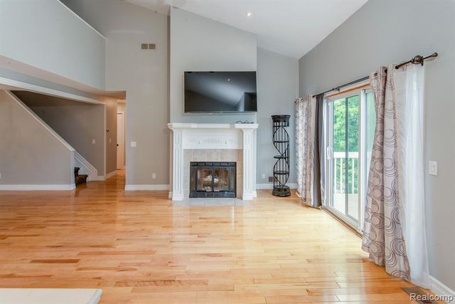 6598 Maple Lakes Drive, West Bloomfield, MI 48322