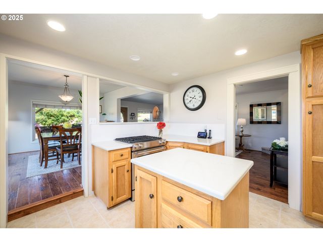 11795 Ne FINN HILL Loop, Carlton, OR 97111
