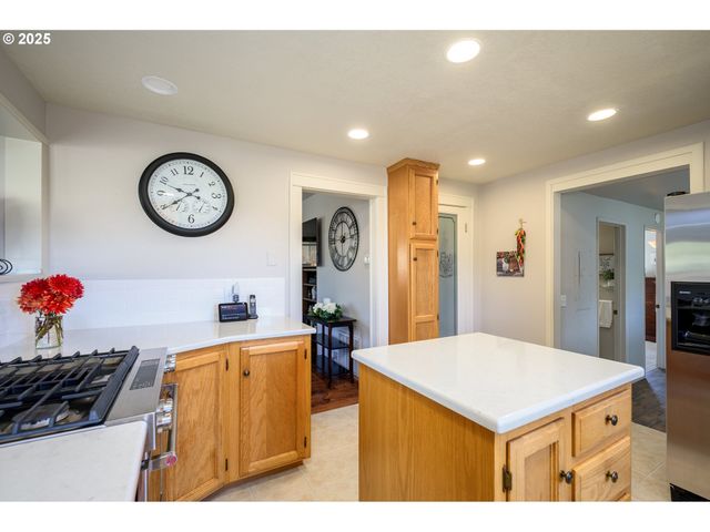 11795 Ne FINN HILL Loop, Carlton, OR 97111