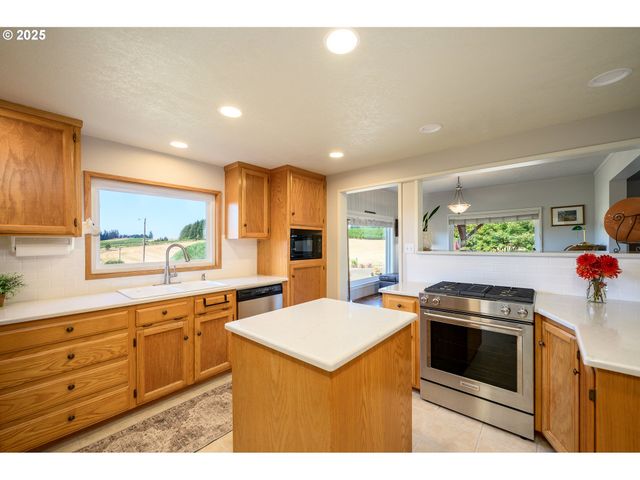 11795 Ne FINN HILL Loop, Carlton, OR 97111