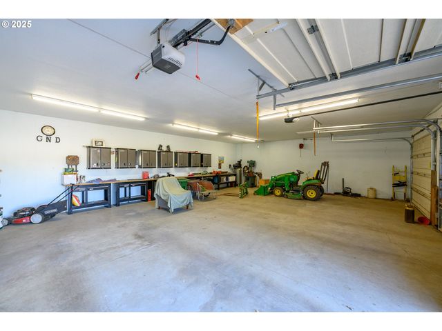 11795 Ne FINN HILL Loop, Carlton, OR 97111