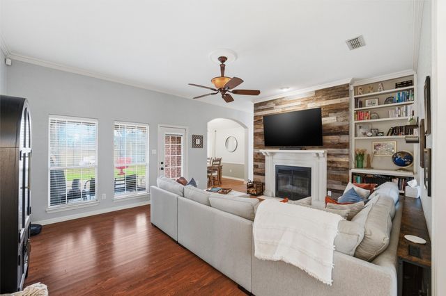 111 Driftwood Lane, Waxahachie, TX 75165