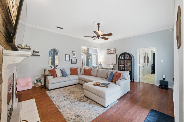 111 Driftwood Lane, Waxahachie, TX 75165