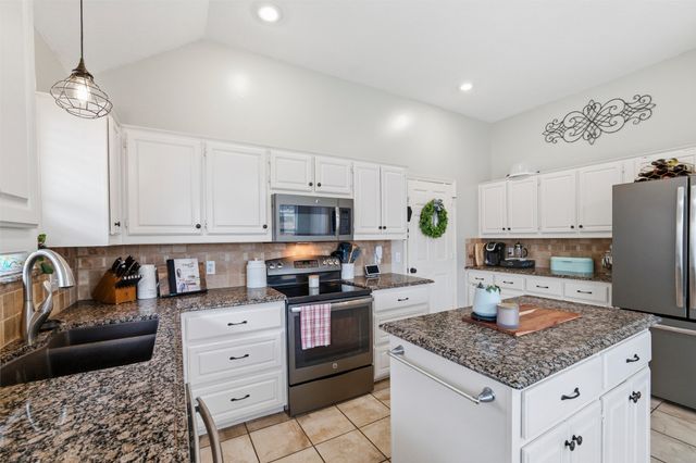 111 Driftwood Lane, Waxahachie, TX 75165