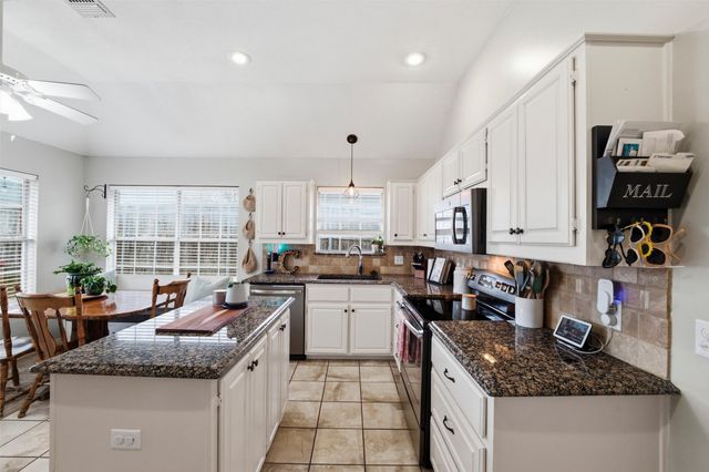 111 Driftwood Lane, Waxahachie, TX 75165