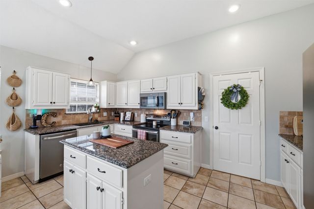 111 Driftwood Lane, Waxahachie, TX 75165