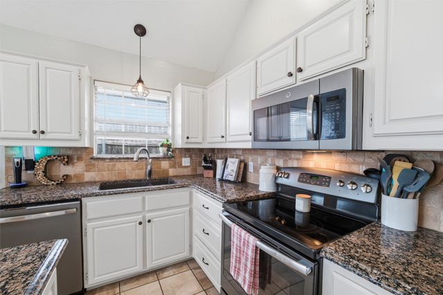 111 Driftwood Lane, Waxahachie, TX 75165