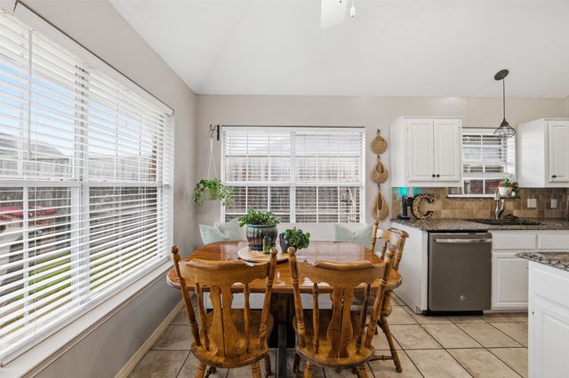 111 Driftwood Lane, Waxahachie, TX 75165