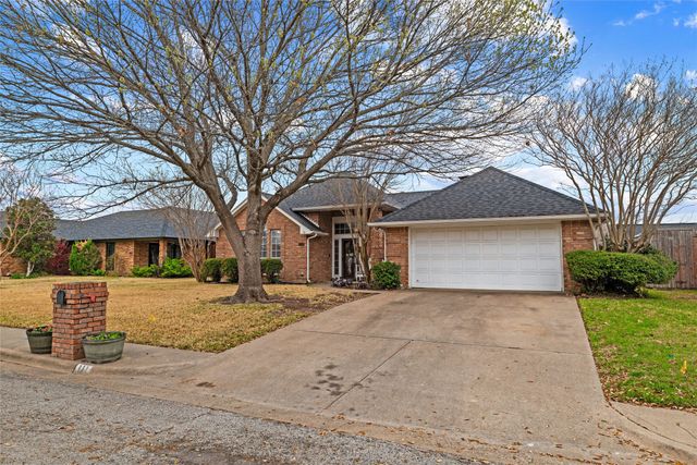 111 Driftwood Lane, Waxahachie, TX 75165