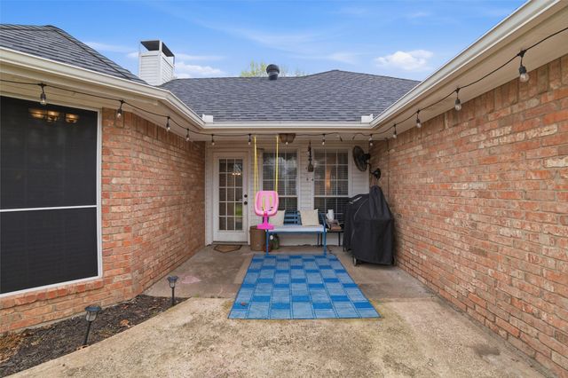 111 Driftwood Lane, Waxahachie, TX 75165