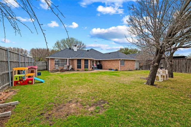 111 Driftwood Lane, Waxahachie, TX 75165