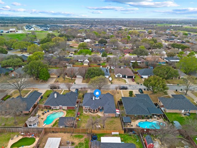 111 Driftwood Lane, Waxahachie, TX 75165