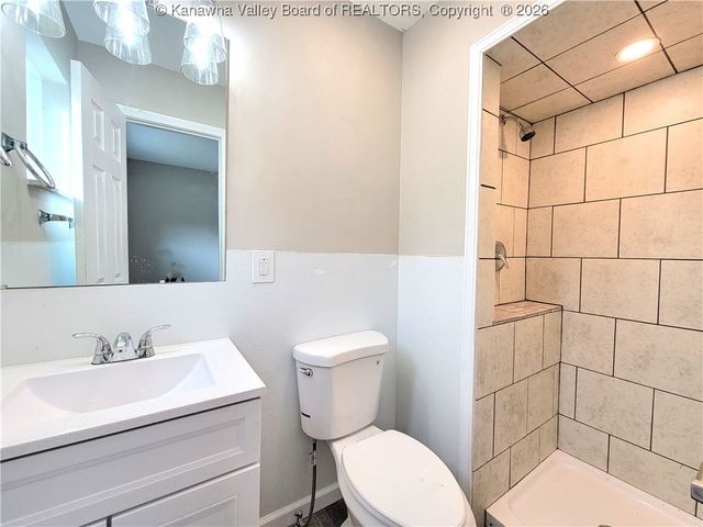 15012 Charleston Road, Kenna, WV 25248