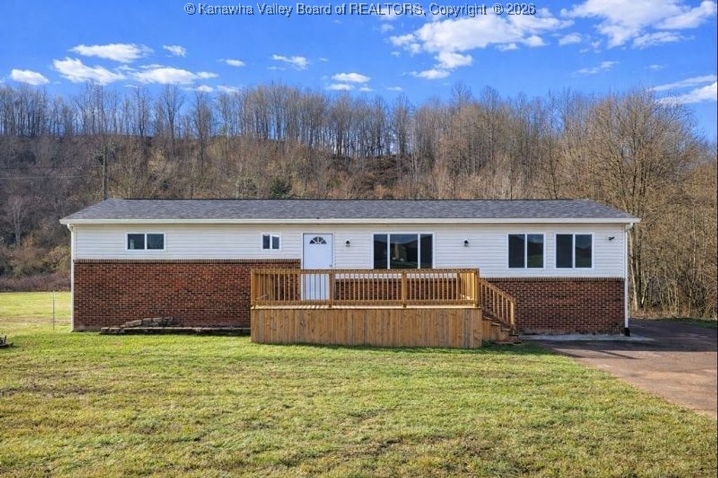 15012 Charleston Road, Kenna, WV 25248
