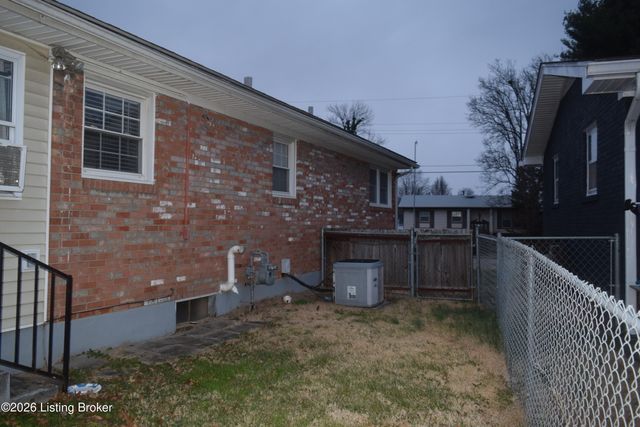 1316 Joni Dr, Louisville, KY 40216