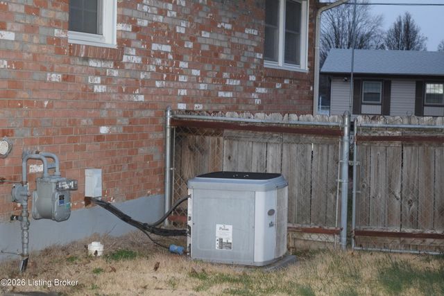 1316 Joni Dr, Louisville, KY 40216