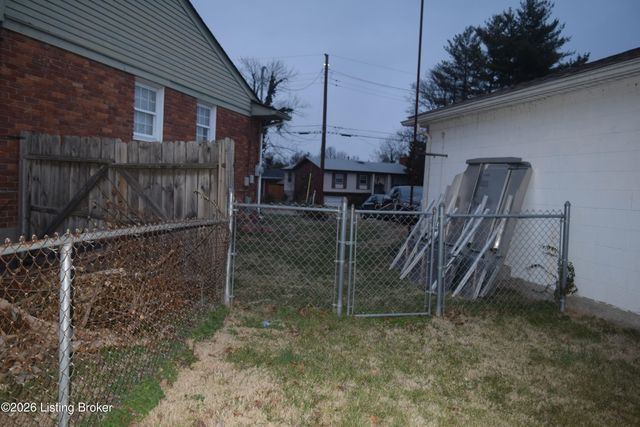 1316 Joni Dr, Louisville, KY 40216