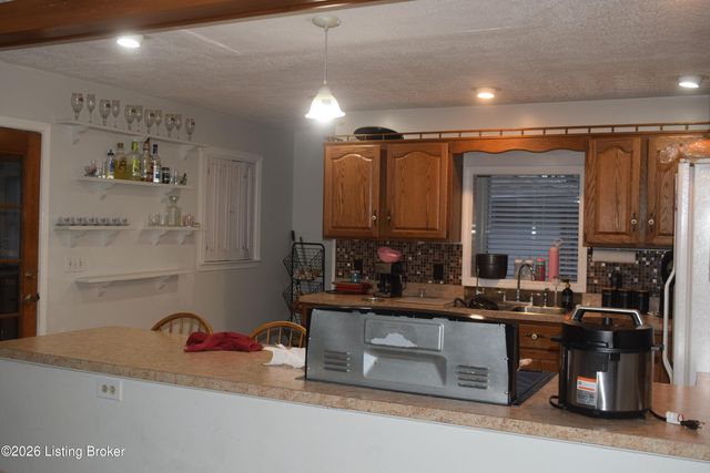 1316 Joni Dr, Louisville, KY 40216