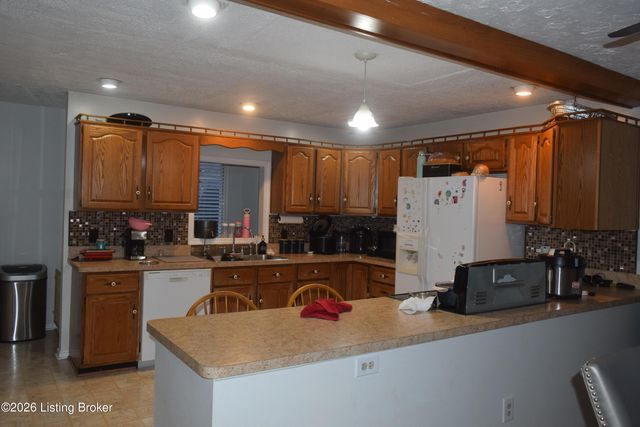 1316 Joni Dr, Louisville, KY 40216