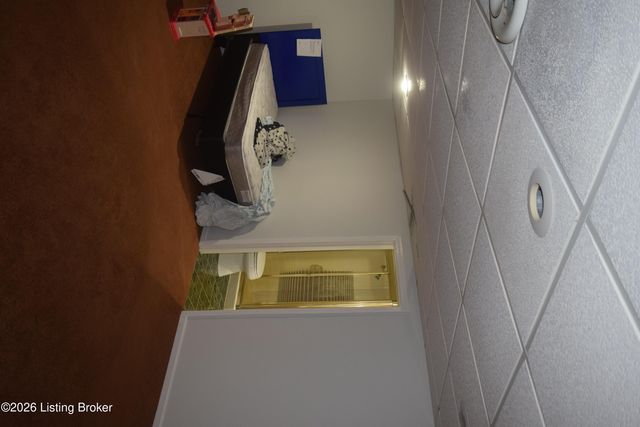 1316 Joni Dr, Louisville, KY 40216