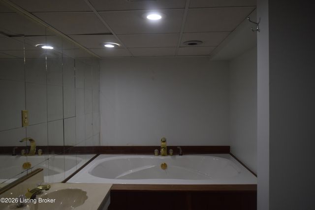 1316 Joni Dr, Louisville, KY 40216