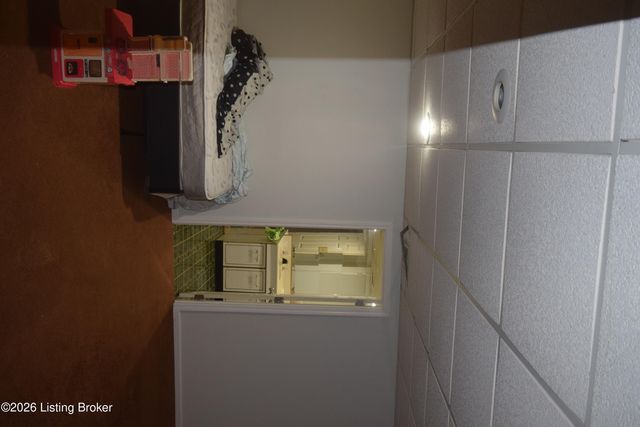 1316 Joni Dr, Louisville, KY 40216