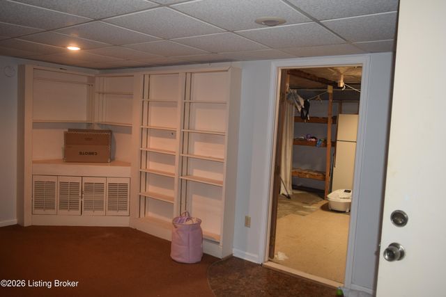 1316 Joni Dr, Louisville, KY 40216