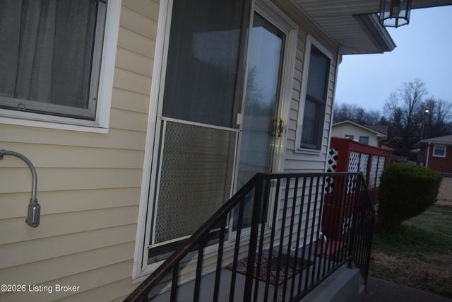 1316 Joni Dr, Louisville, KY 40216