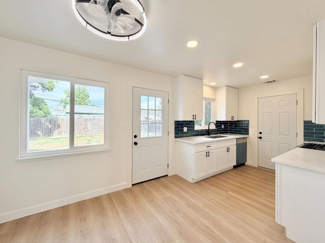 5653 Bradd Way, Sacramento, CA 95822