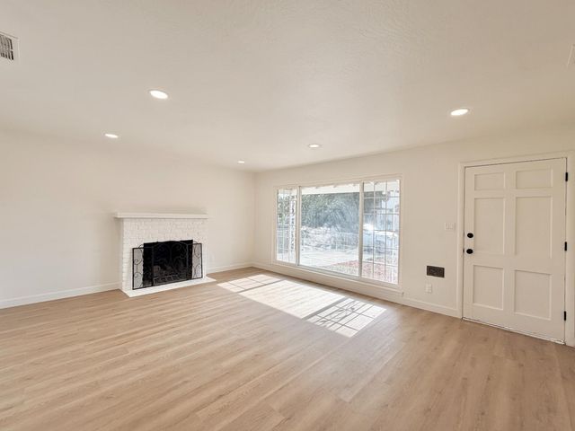 5653 Bradd Way, Sacramento, CA 95822