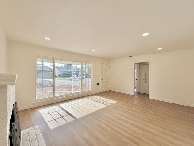 5653 Bradd Way, Sacramento, CA 95822