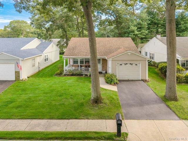 330 Brownfield Drive, Ridge, NY 11961