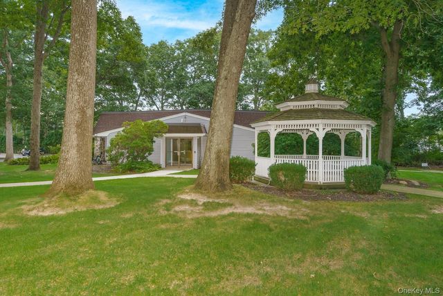 330 Brownfield Drive, Ridge, NY 11961