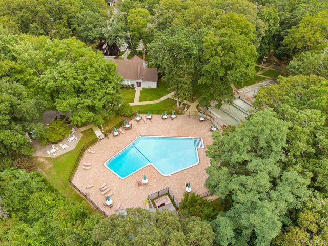 330 Brownfield Drive, Ridge, NY 11961