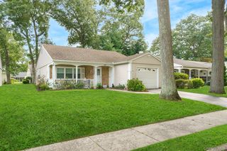 330 Brownfield Drive, Ridge, NY 11961