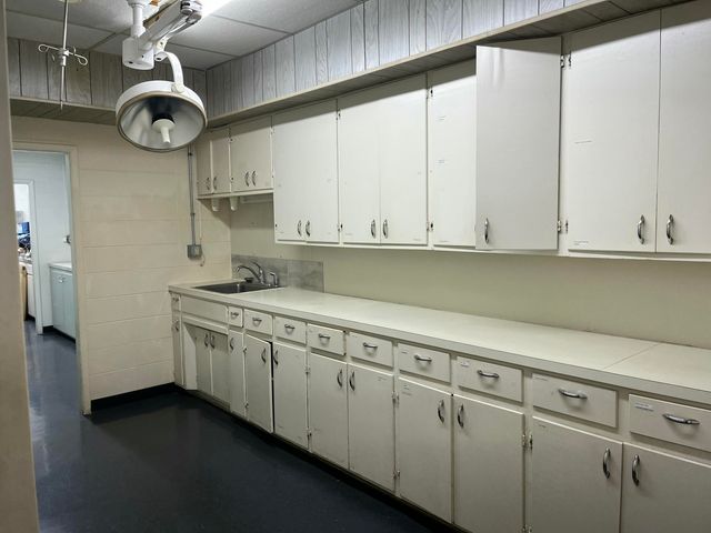 1332 W Sunshine Street, Springfield, MO 65807