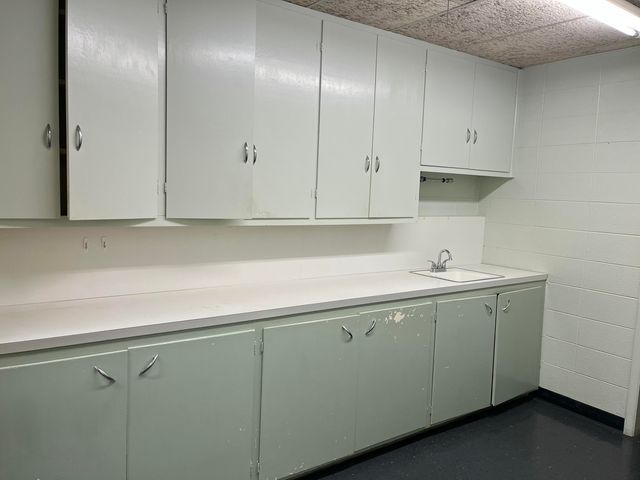 1332 W Sunshine Street, Springfield, MO 65807