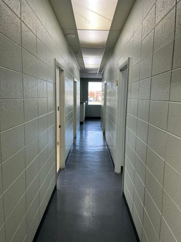 1332 W Sunshine Street, Springfield, MO 65807