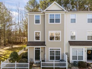 8621 Neuse Club Lane 100, Raleigh, NC 27616