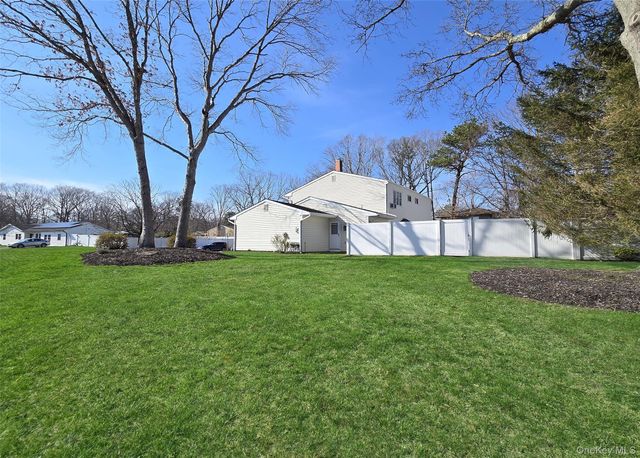 29 Loebel Street, Selden, NY 11784