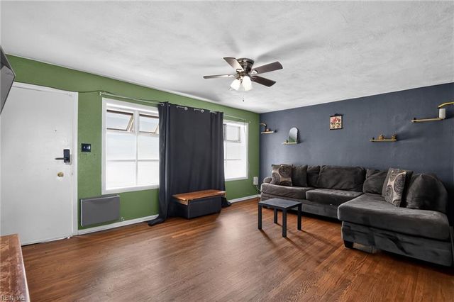 480 Pepper Mill LN, Norfolk, VA 23502