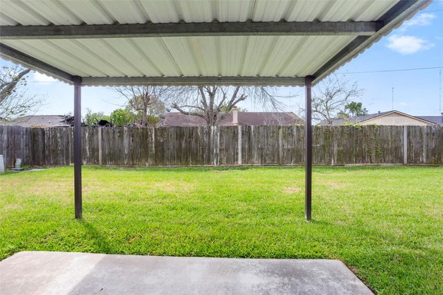 7023 Maczali Drive, Houston, TX 77489