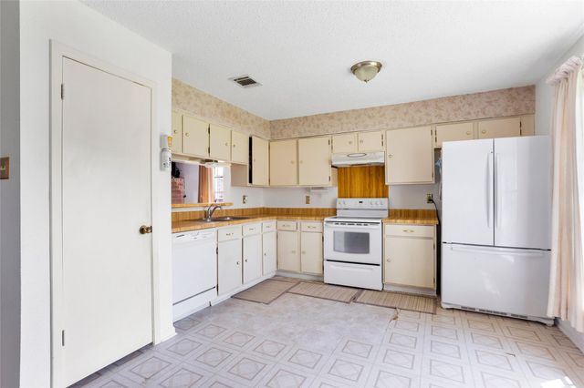 7023 Maczali Drive, Houston, TX 77489