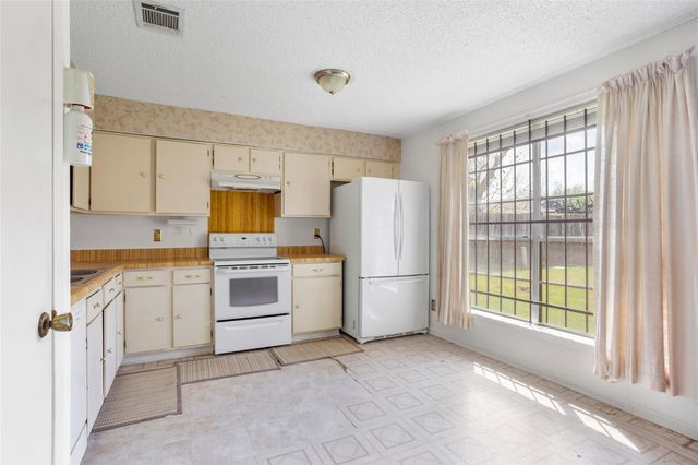 7023 Maczali Drive, Houston, TX 77489