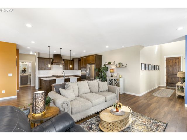 676 E WHITE OAK Ave, La Center, WA 98629