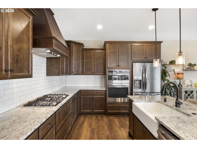 676 E WHITE OAK Ave, La Center, WA 98629